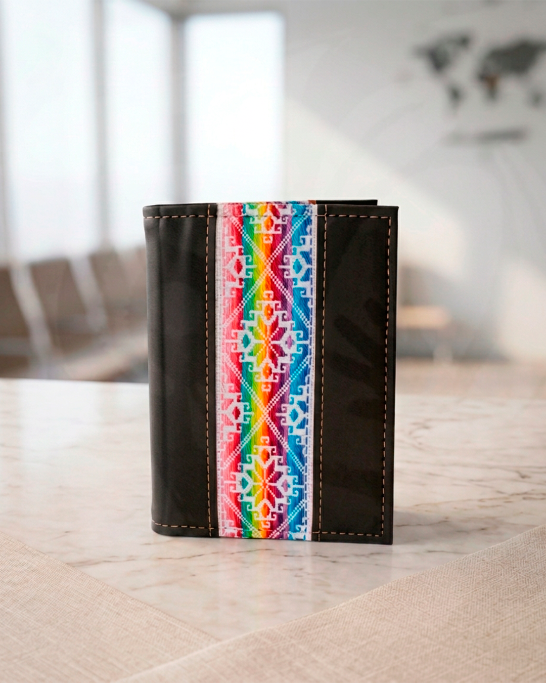 Porta Pasaporte Negro con Bordado de Colores - Telar de Cintura